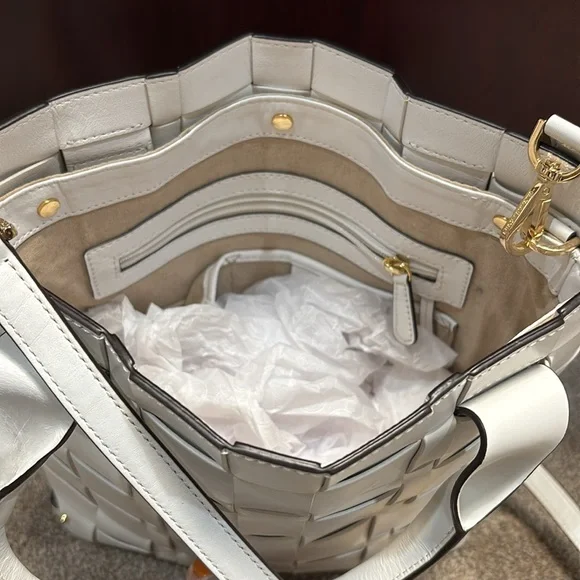 NWT- Large Michael Kors Leather Tote - Picture 3 of 3